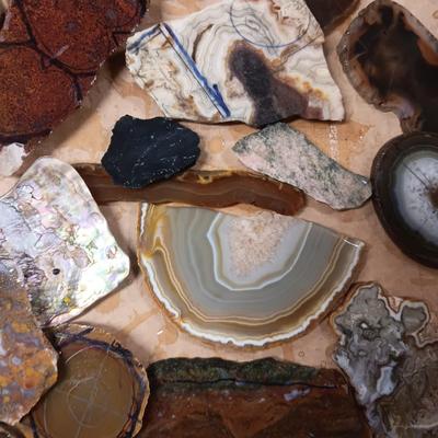 VARIOUS SIZES OF CUT ROCK