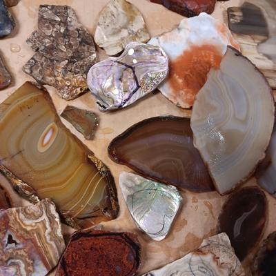 VARIOUS SIZES OF CUT ROCK
