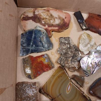 VARIOUS SIZES OF CUT ROCK