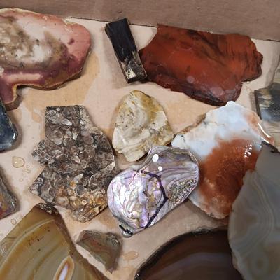 VARIOUS SIZES OF CUT ROCK