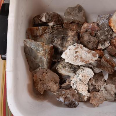 SMALL - MEDIUM ROCKS (5)