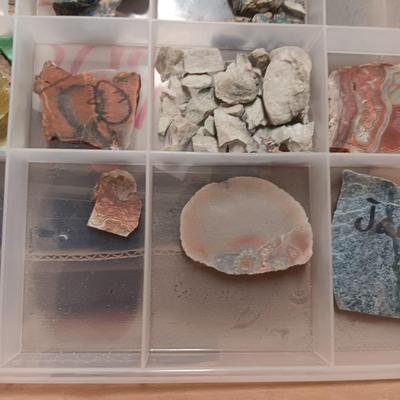 SMALL - MEDIUM CUT ROCKS, 1 MARKED JADE
