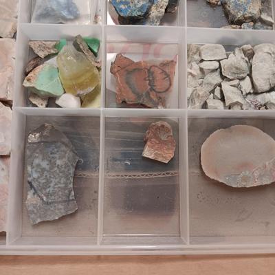 SMALL - MEDIUM CUT ROCKS, 1 MARKED JADE