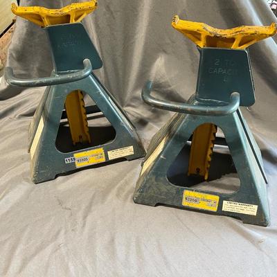 Pair of jacks