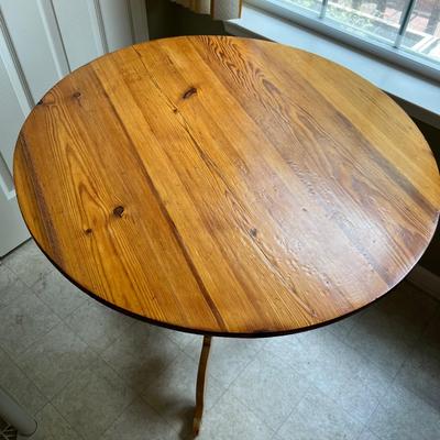 Pine Pedestal Table (K-RG)