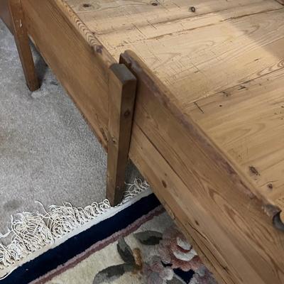 Unique Oak Bed & Vintage Linens (P-RG)