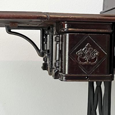 SINGLE ~ Vtg. Sewing Machine On A Cast Iron Base ~ *Read Details