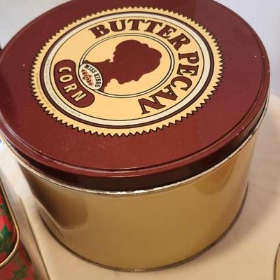 Gorgeous collectible and vintage, tin,metal.