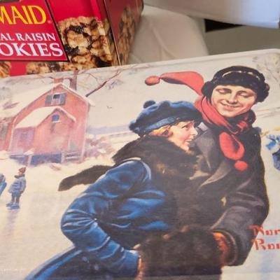 Gorgeous collectible and vintage, tin,metal.