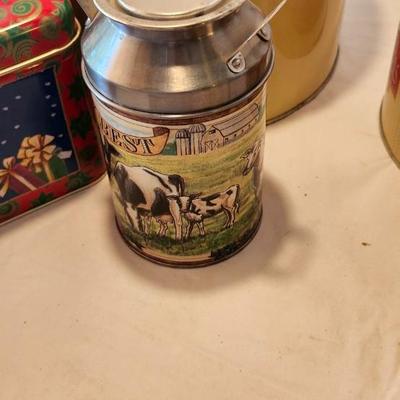 Gorgeous collectible and vintage, tin,metal.