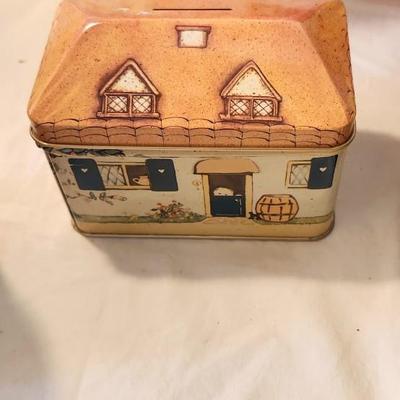 Gorgeous collectible and vintage, tin,metal.