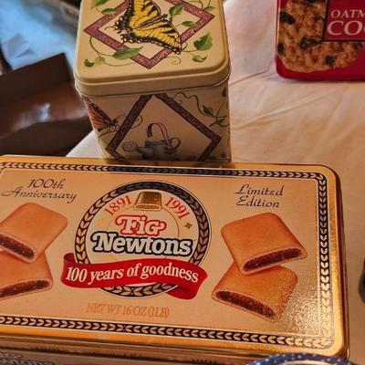 Gorgeous collectible and vintage, tin, metal