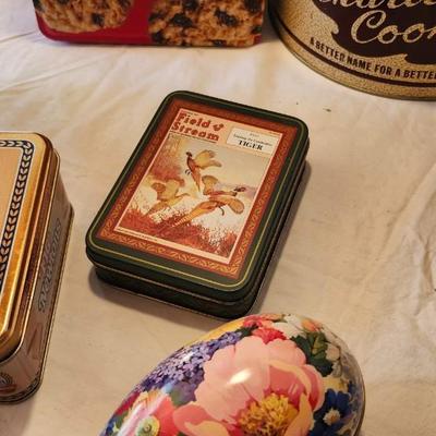 Gorgeous collectible and vintage, tin, metal