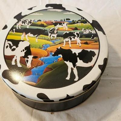 Gorgeous collectible and vintage, tin, metal