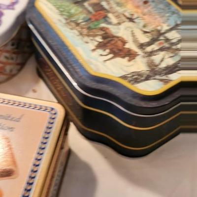 Gorgeous collectible and vintage, tin, metal