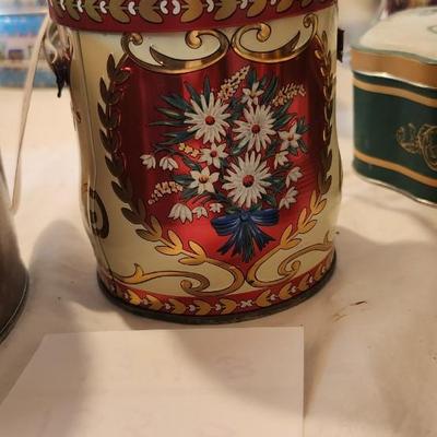 Gorgeous collectible and vintage, tin, metal