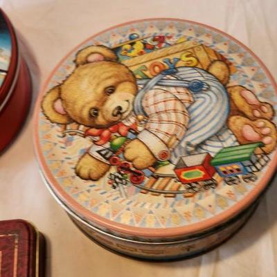 Gorgeous collectible and vintage, tin, metal