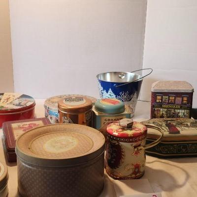 Gorgeous collectible and vintage, tin, metal