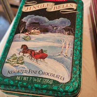Gorgeous collectible and vintage, tin, metal