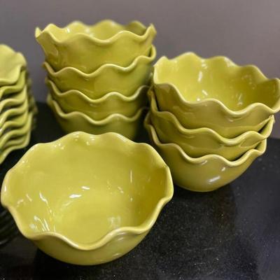 Ambiance Collection Green Ruffle Salad Plates and Bowls, 16 pieces