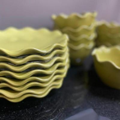 Ambiance Collection Green Ruffle Salad Plates and Bowls, 16 pieces