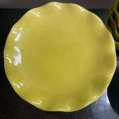 Ambiance Collection Green Ruffle Salad Plates and Bowls, 16 pieces