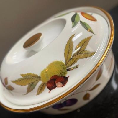 Royal Worcester Evesham Gold Rim Covered Casserole