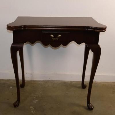 Vintage Queen Anne Style Flip Top Game Table