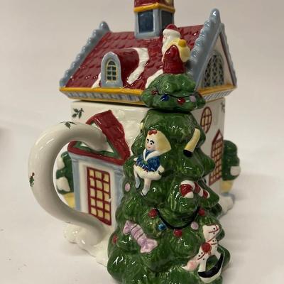 Spode Christmas Tree Town Hall Teapot