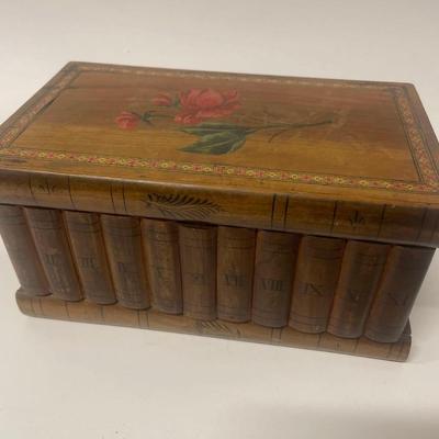 Antique Italian Sorrento Ware Olive Wood Casket, 1920s