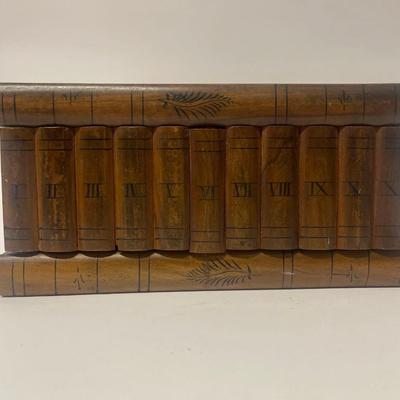 Antique Italian Sorrento Ware Olive Wood Casket, 1920s