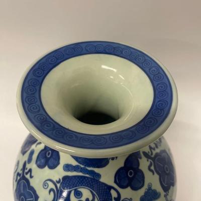 Blue And White Chinese Porcelain Vase.