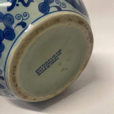 Blue And White Chinese Porcelain Vase.