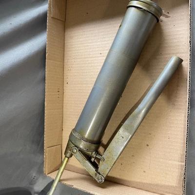 Oil gun