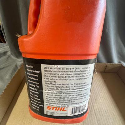 Bar and chain oil