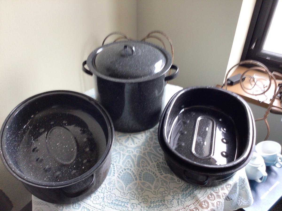 Enamel Pots and Pans | EstateSales.org