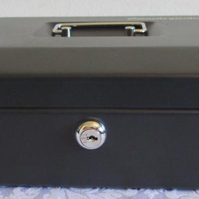 Sentry Safe Cash Box. new with keys