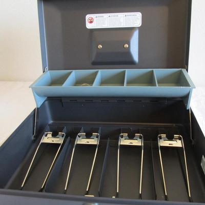 Sentry Safe Cash Box. new with keys
