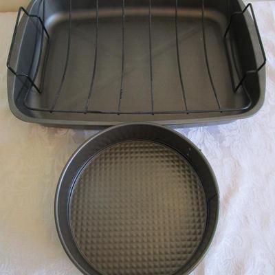 Roasting pan with rack and spring pan