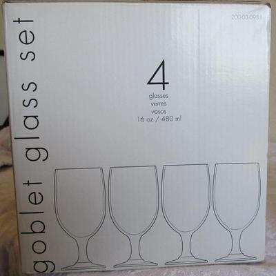 Fabrique Goblet glass set 4. ***New in box***