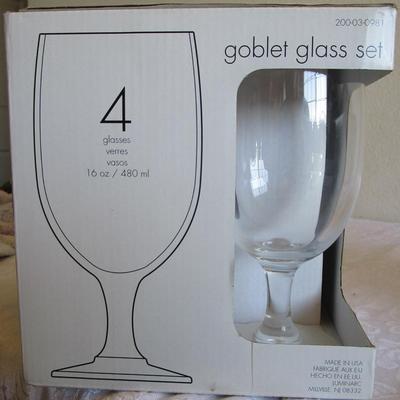 Fabrique Goblet glass set 4. ***New in box***