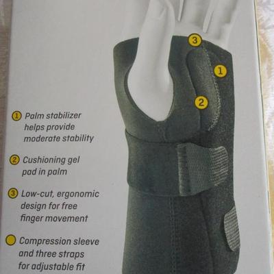 3M Futuro Left Wrist Brace - new