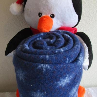 Holiday Huggable Friends with 50" x 60" fleece throw - new