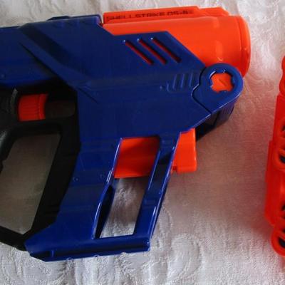 Nerf Shell Strike DS-6. Excellent condition with three extra cartridges