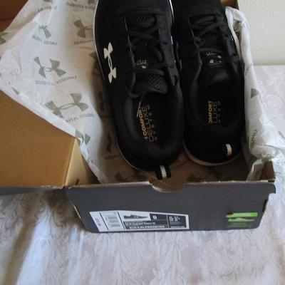 UnderAmour Women's shoes Size 9 - new in box