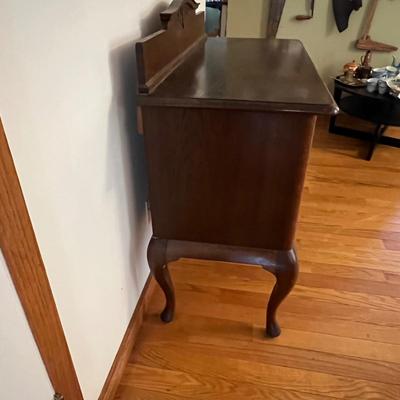 Oak Sideboard With Carved Leaf Embellishments (LR-RG)