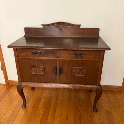Oak Sideboard With Carved Leaf Embellishments (LR-RG)