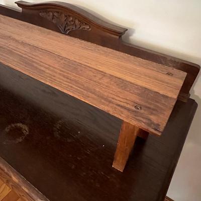 Oak Sideboard With Carved Leaf Embellishments (LR-RG)