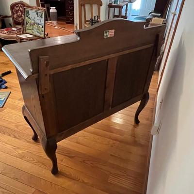 Oak Sideboard With Carved Leaf Embellishments (LR-RG)