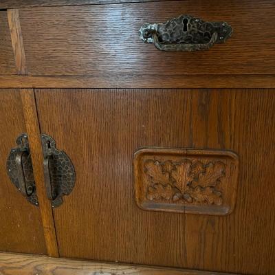 Oak Sideboard With Carved Leaf Embellishments (LR-RG)
